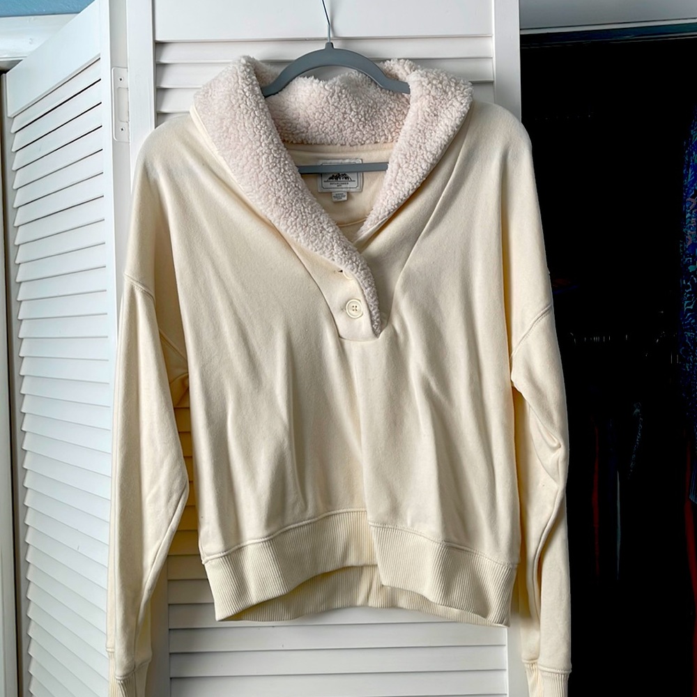 American Eagle sweater
